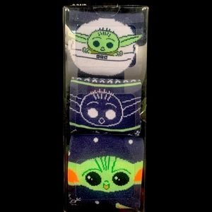 Bioworld The Child Baby Yoda Grogu Men’s 3 pack Holiday Crew socks Gift sets